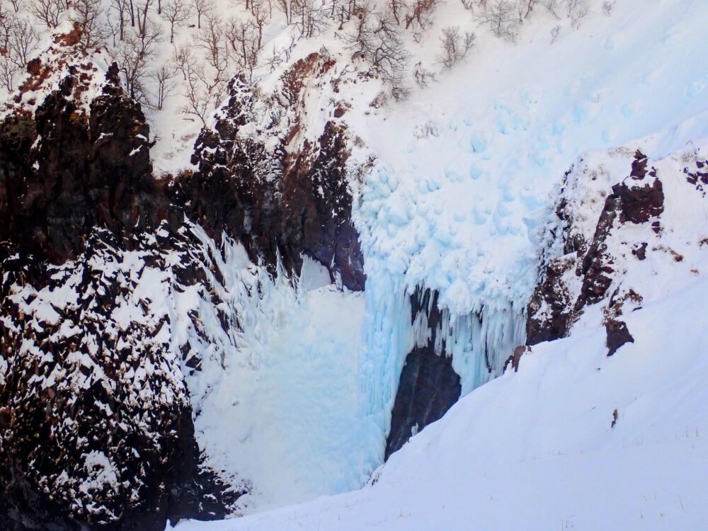 凍りついたフレペの滝