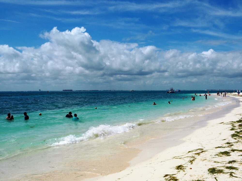 プラヤノルテ　青い海と白い砂浜