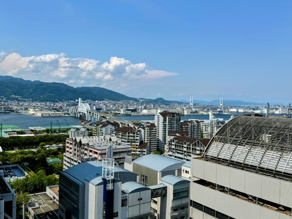 ラウンジからの風景、六甲大橋など