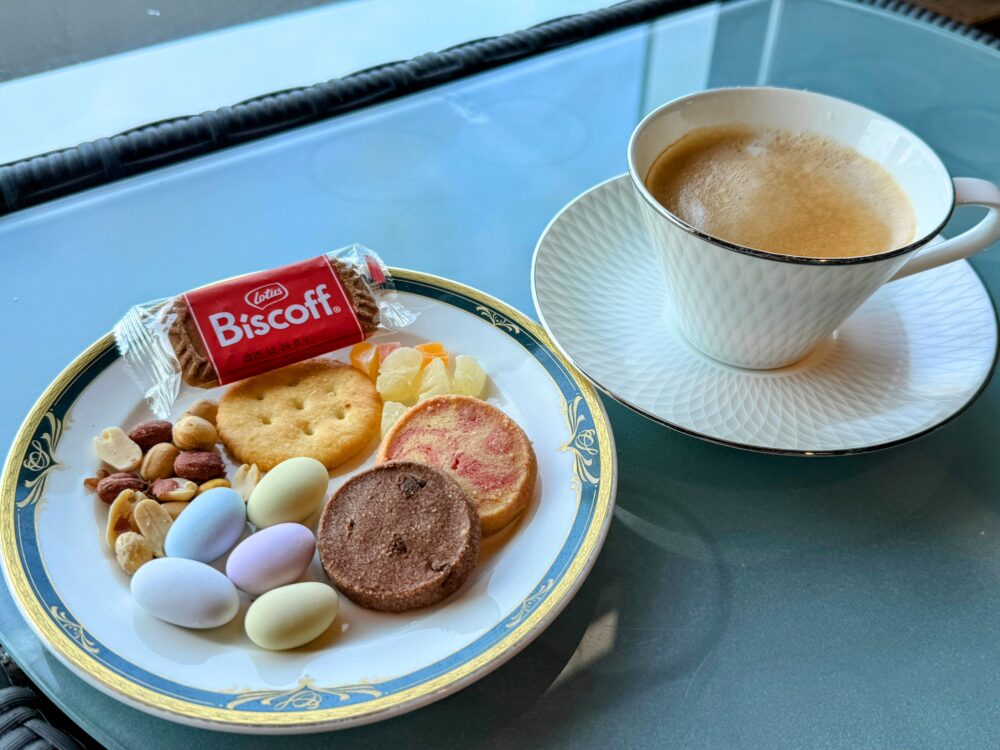 ティータイムのコーヒーとお菓子