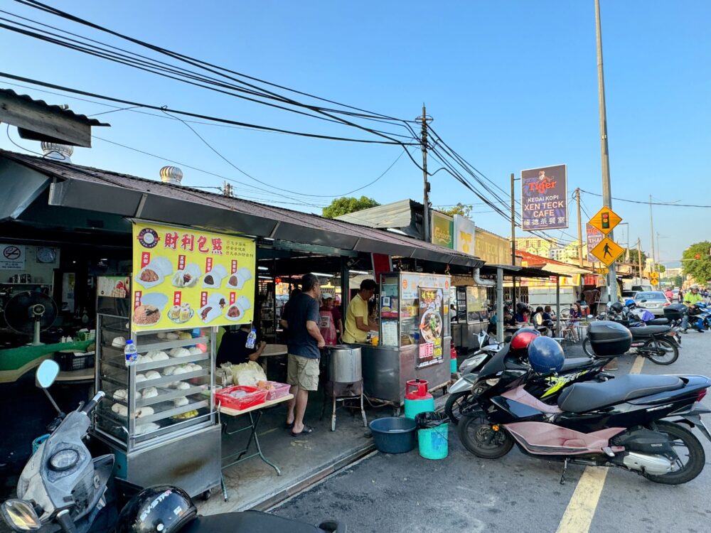 大通りの飲食店