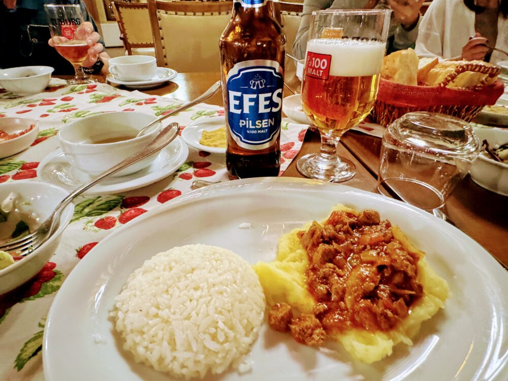 トルコ料理の夕食とビール