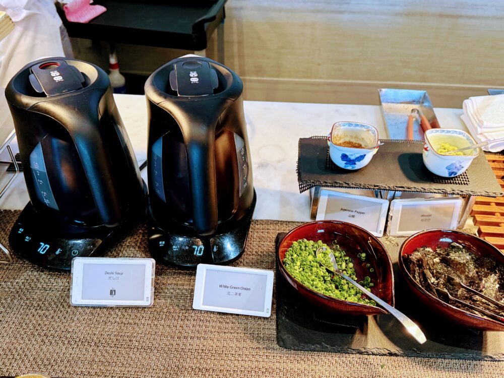 ひつまぶしのだし汁と薬味