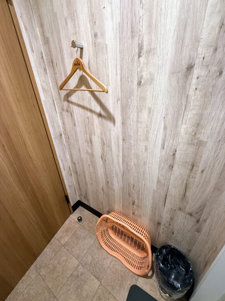 シャワールームの脱衣室