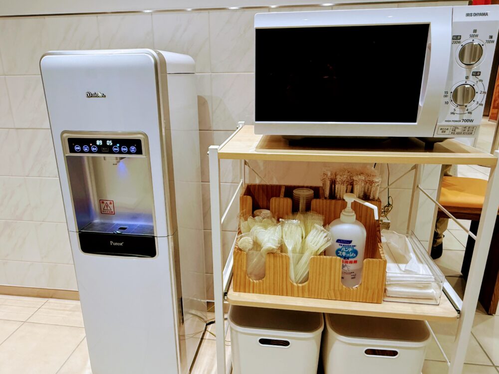 ウォーターサーバーや電子レンジの写真