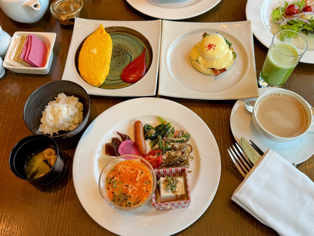 盛り付けた朝食