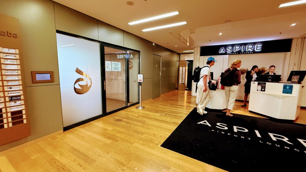 Aspire LoungeとMarhaba Loungeが隣同士