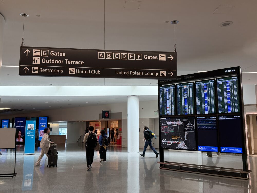 サンフランシスコ空港内の案内表示
