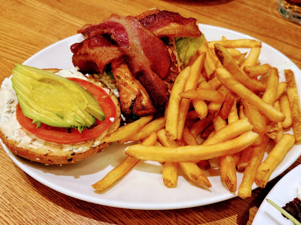 グリルドサーモンBLT
