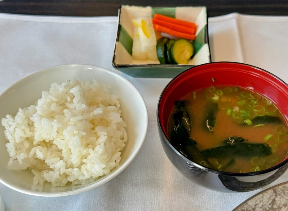 ご飯・お味噌汁・お漬物
