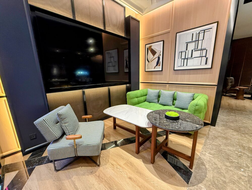 ロビーのおしゃれなソファーセット。