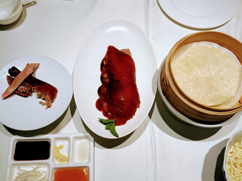 蒸籠に入って提供される北京ダック用の薄い餅。