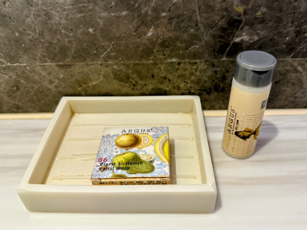 ARGUSシリーズのソープとボディケア。柑橘系の香りが爽やかでリラックスできる。
