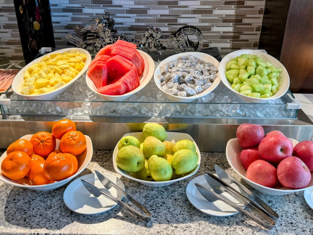 彩り豊かなカットフルーツ盛り合わせ