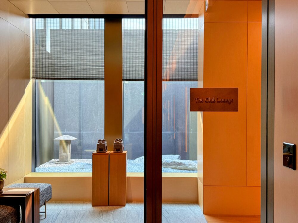 クラブラウンジのエントランス