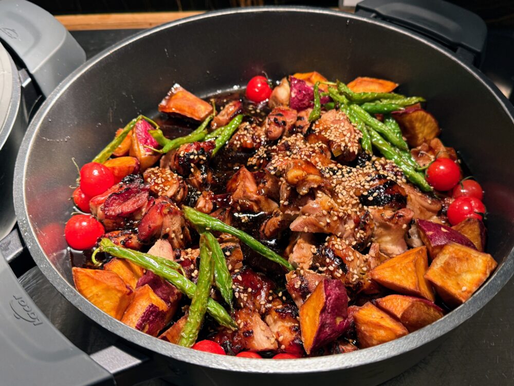 甘辛いタレが絡んだ「みつせ鶏のグリル」とサツマイモ