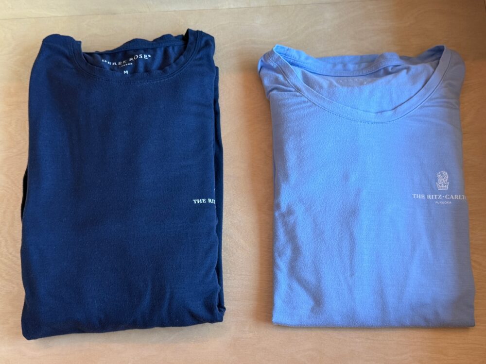 英国ブランド「DEREK ROSE」製の肌触りの良い上下セパレートパジャマ（ネイビーとライトブルー）