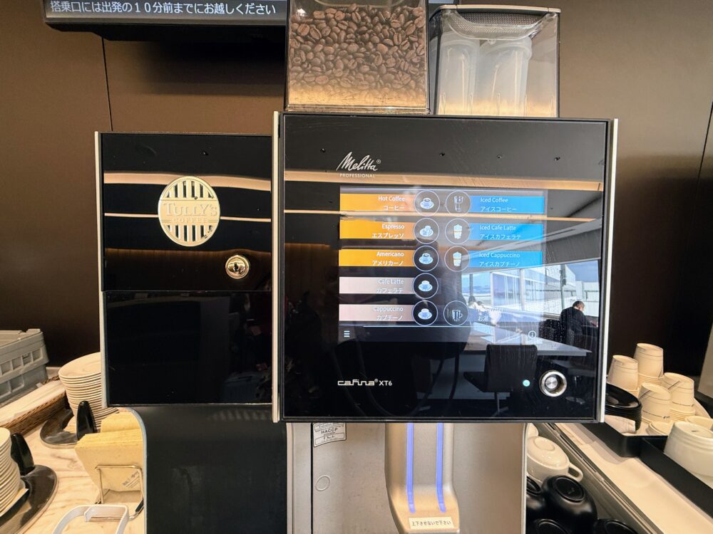 挽きたてのコーヒーやカフェラテが楽しめるMelitta（メリタ）製のコーヒーマシン。