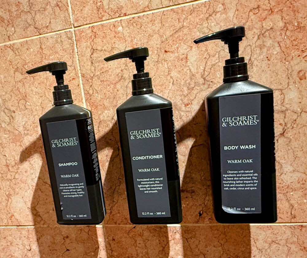 GILCHRIST & SOAMES(ギルクリスト&ソームス)のシャンプー、コンディショナー、ボディウォッシュのボトル。