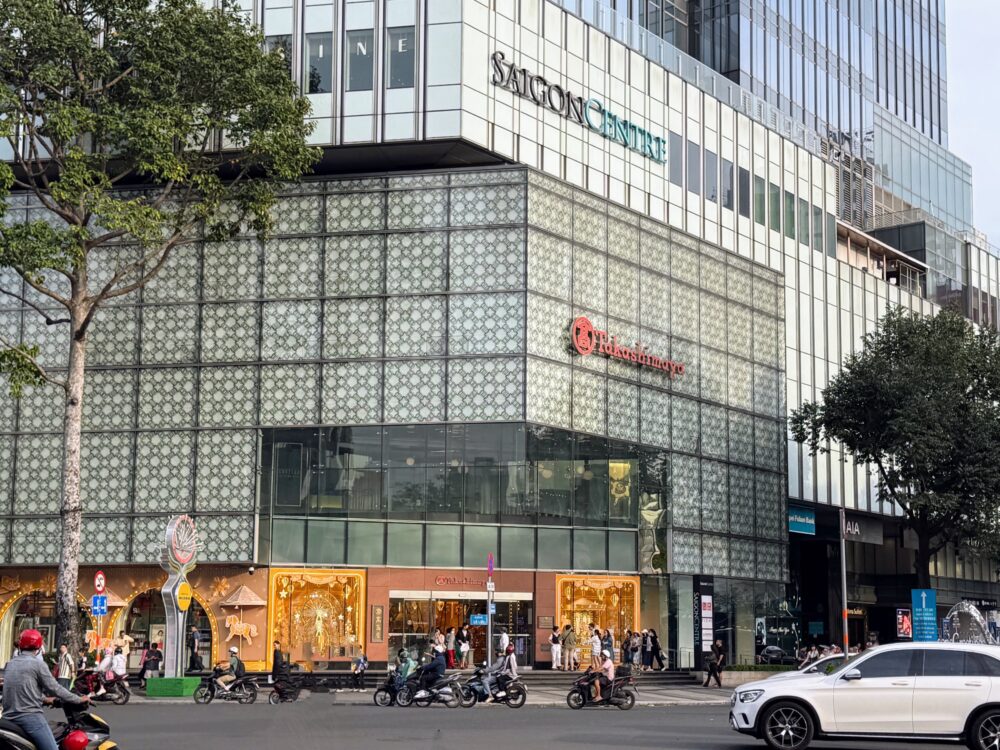 ホーチミン中心部にあるショッピングモール・サイゴンセンター(高島屋)の外観