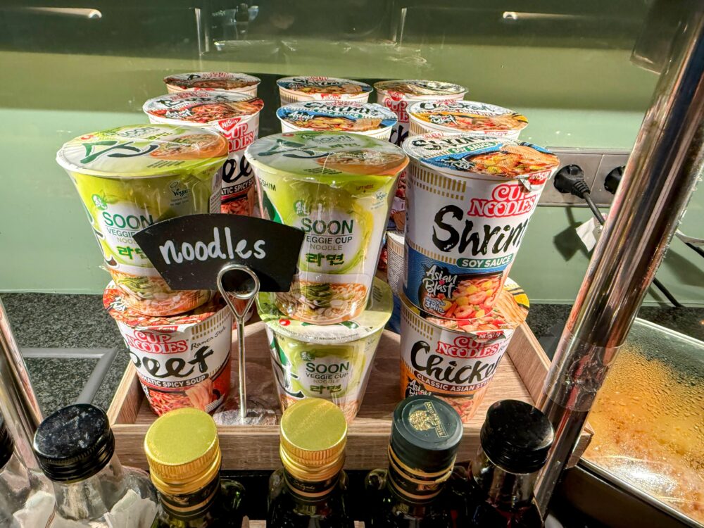 海外仕様の日清カップヌードル(シュリンプ、ベジタブル、ビーフ味など)