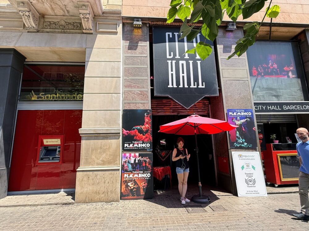 バルセロナのフラメンコ会場「City Hall」の入り口。