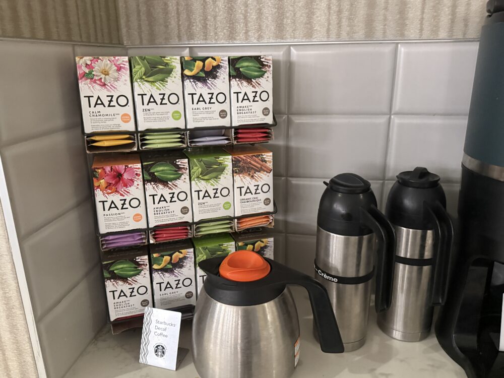 TAZOティーのティーバッグスタンド。アールグレイ、チャイ、カモミールなど種類が豊富。