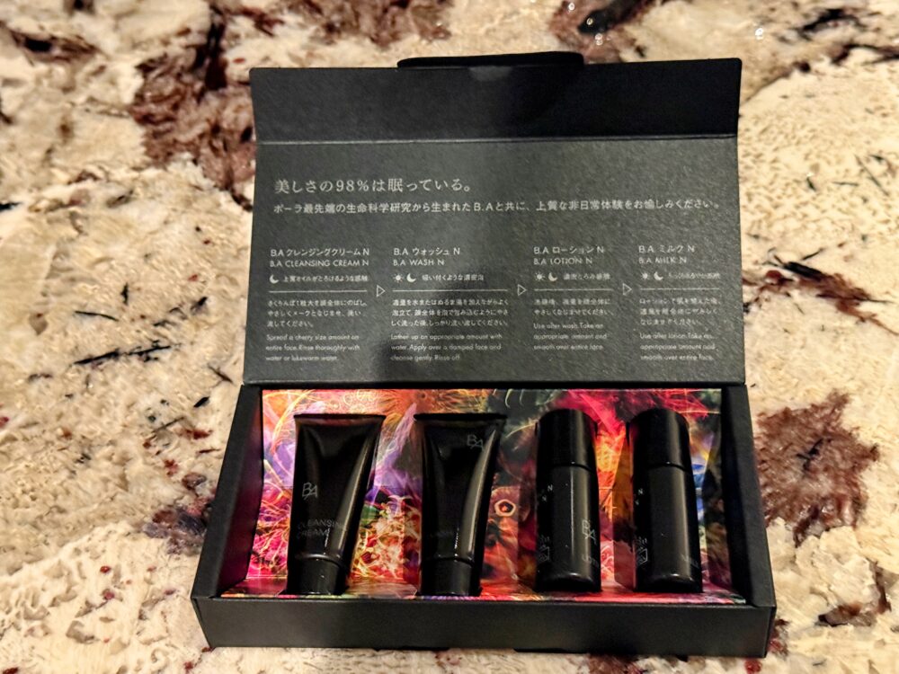 POLA「B.A」スキンケアセットの中身。クレンジング、洗顔料、ローション、ミルクの4本のミニボトル。