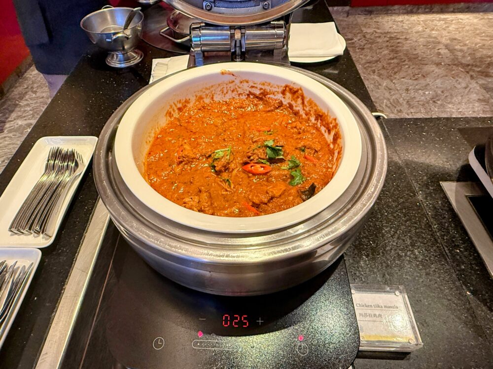 ウェスティン上海 クラブラウンジのホットミール(チキンティッカマサラ)。