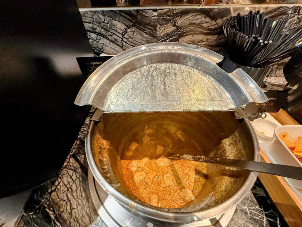クリスフライヤー・ゴールドラウンジのご飯の保温ジャー