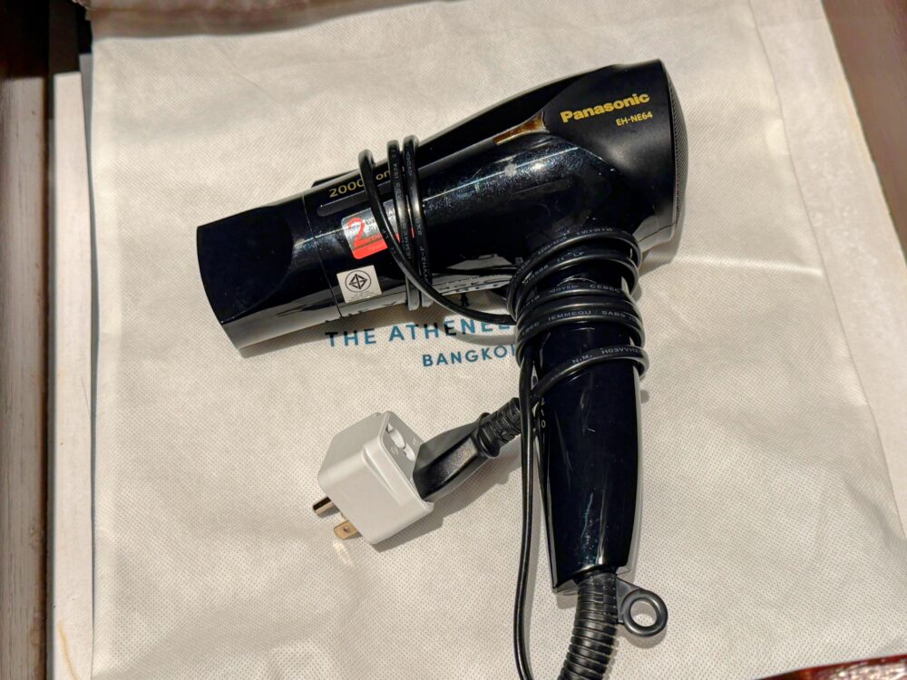 ロイヤルスイートに備え付けのPanasonic製ヘアドライヤー(2000W)。