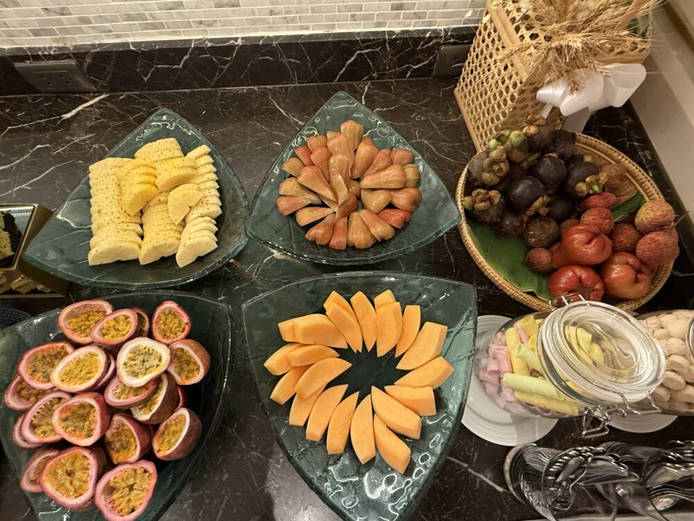 ロイヤルクラブラウンジのイブニングの料理コーナー。