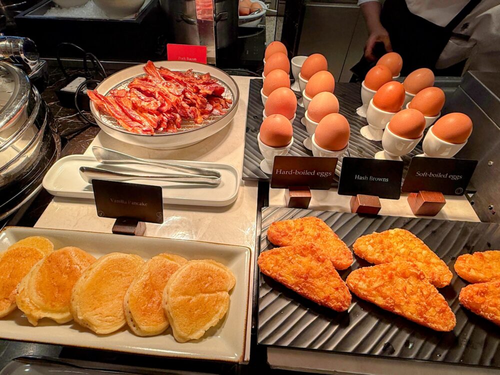 ロイヤルクラブラウンジの朝食の料理。