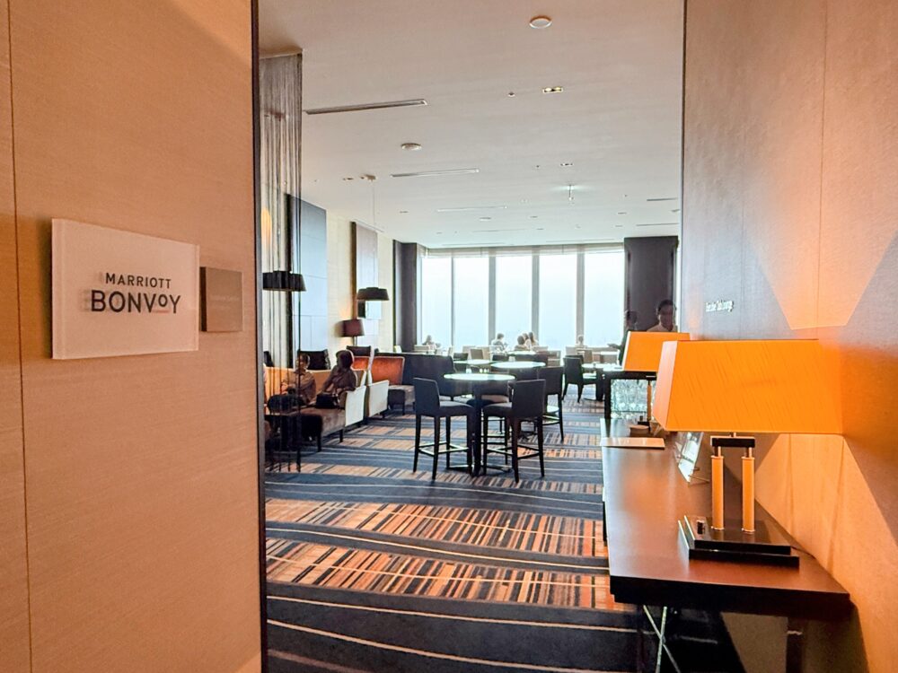 ウェスティンホテル仙台のクラブラウンジ入口のMarriott Bonvoyのサイン