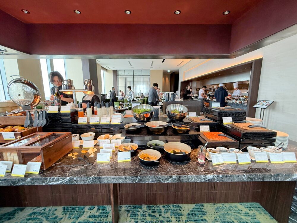 ウェスティンホテル仙台の朝食ビュッフェ台の全景