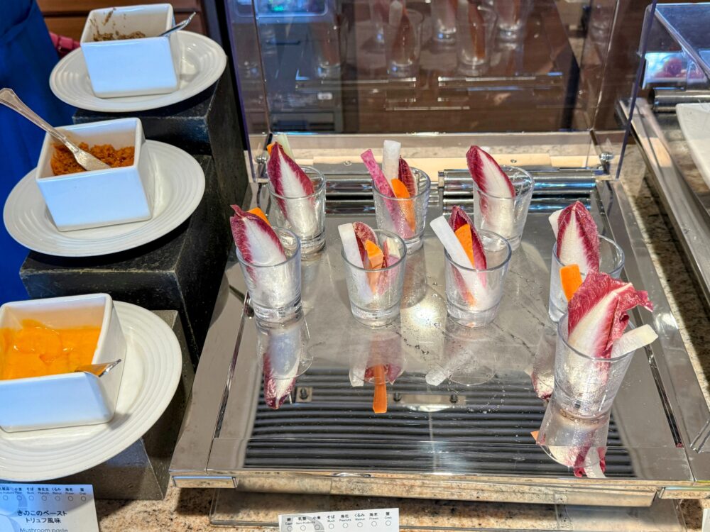 クラブラウンジのイブニングタイムのオードブル各種