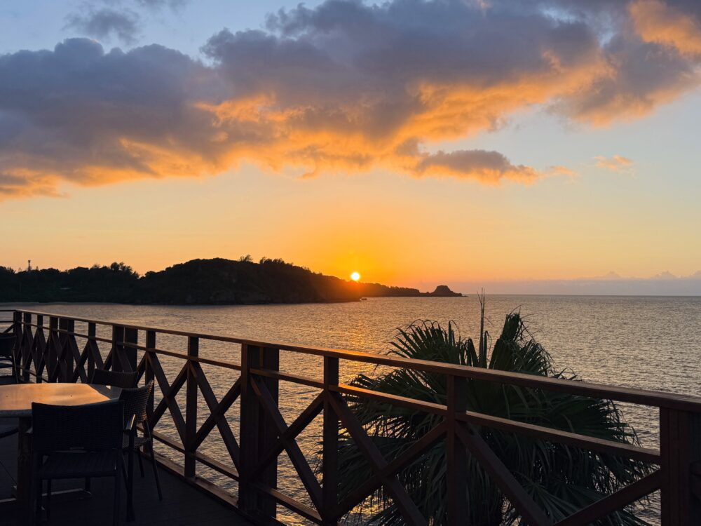 フォーシーズンバーのテラスから眺める夕景