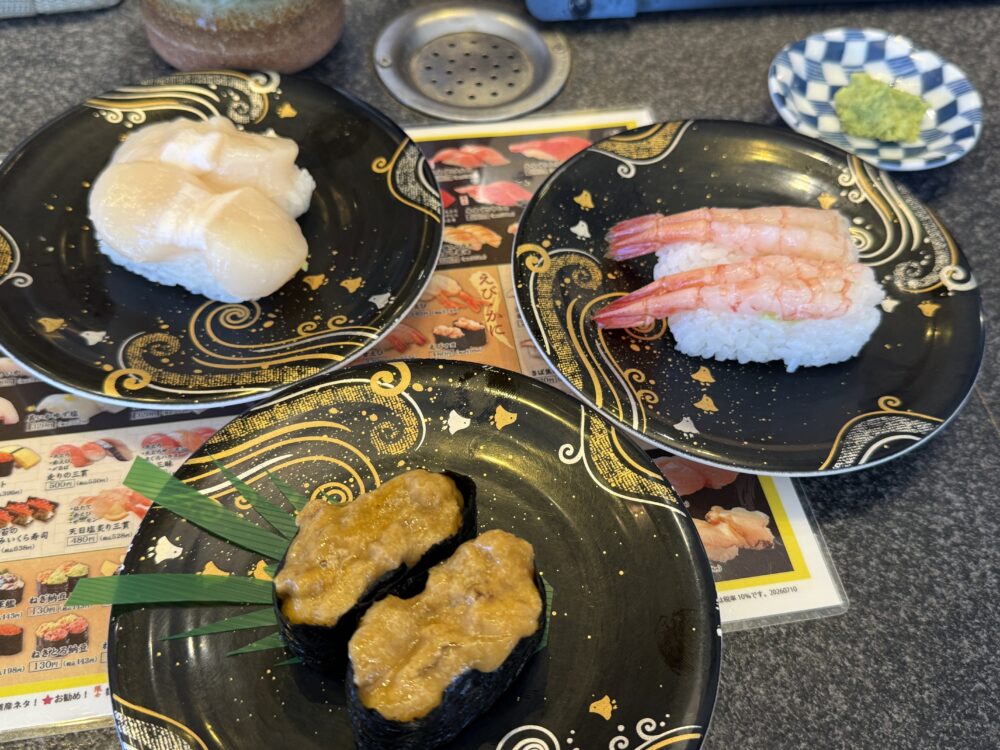 北々亭 千歳店で食べたホタテ、甘えび、うにの寿司