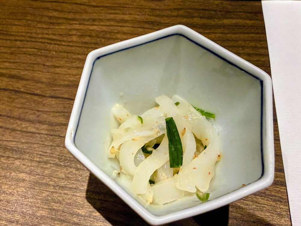セレクトドリンクプランに付く料理長の珍味、イカの和え物