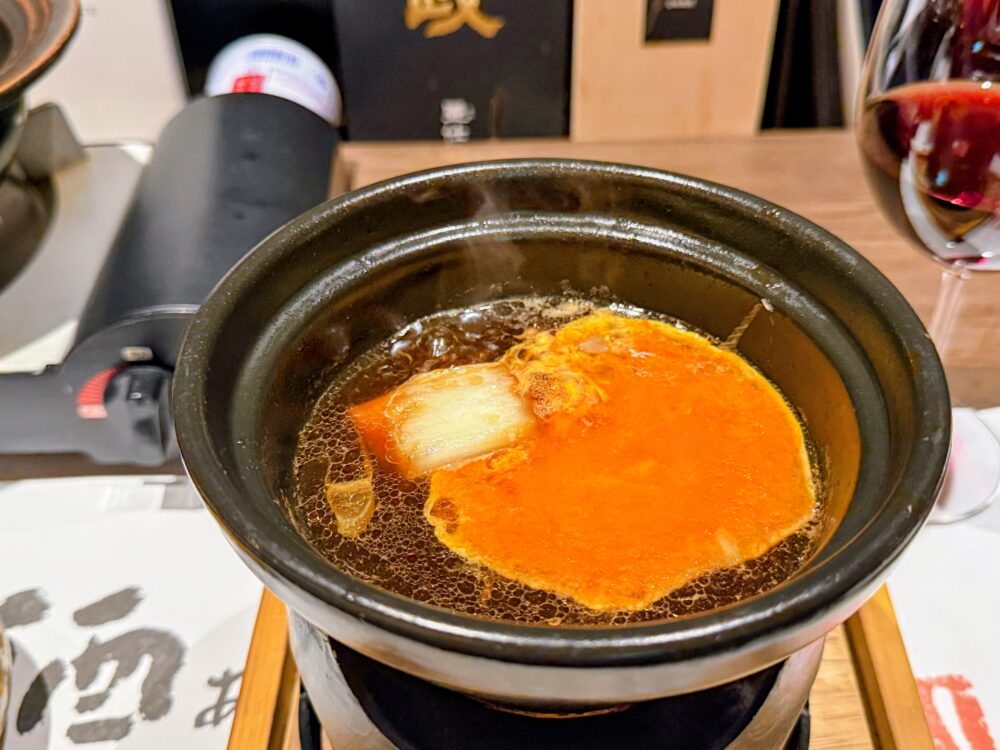 すき焼きの鍋に残った溶き卵を入れたところ