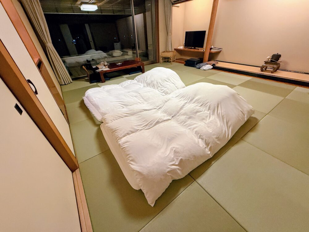 コーナー和室に敷かれた羽布団