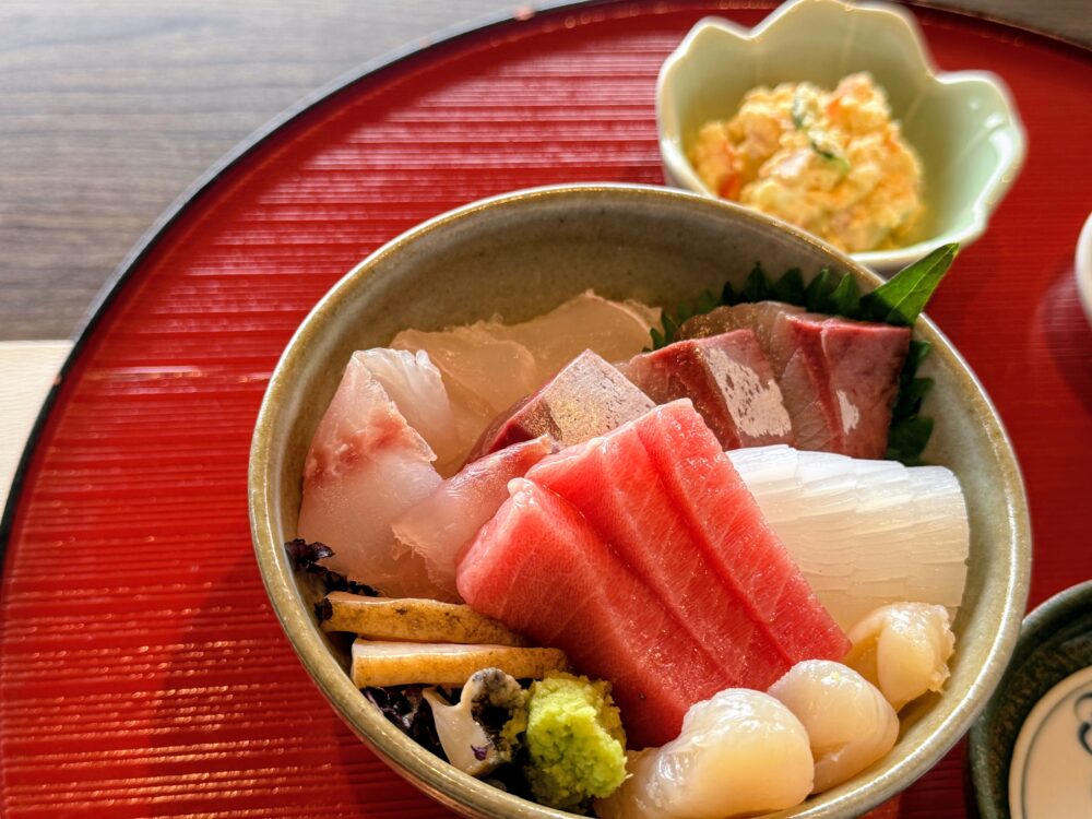 壱岐リトリート・海里村上のランチの海鮮丼